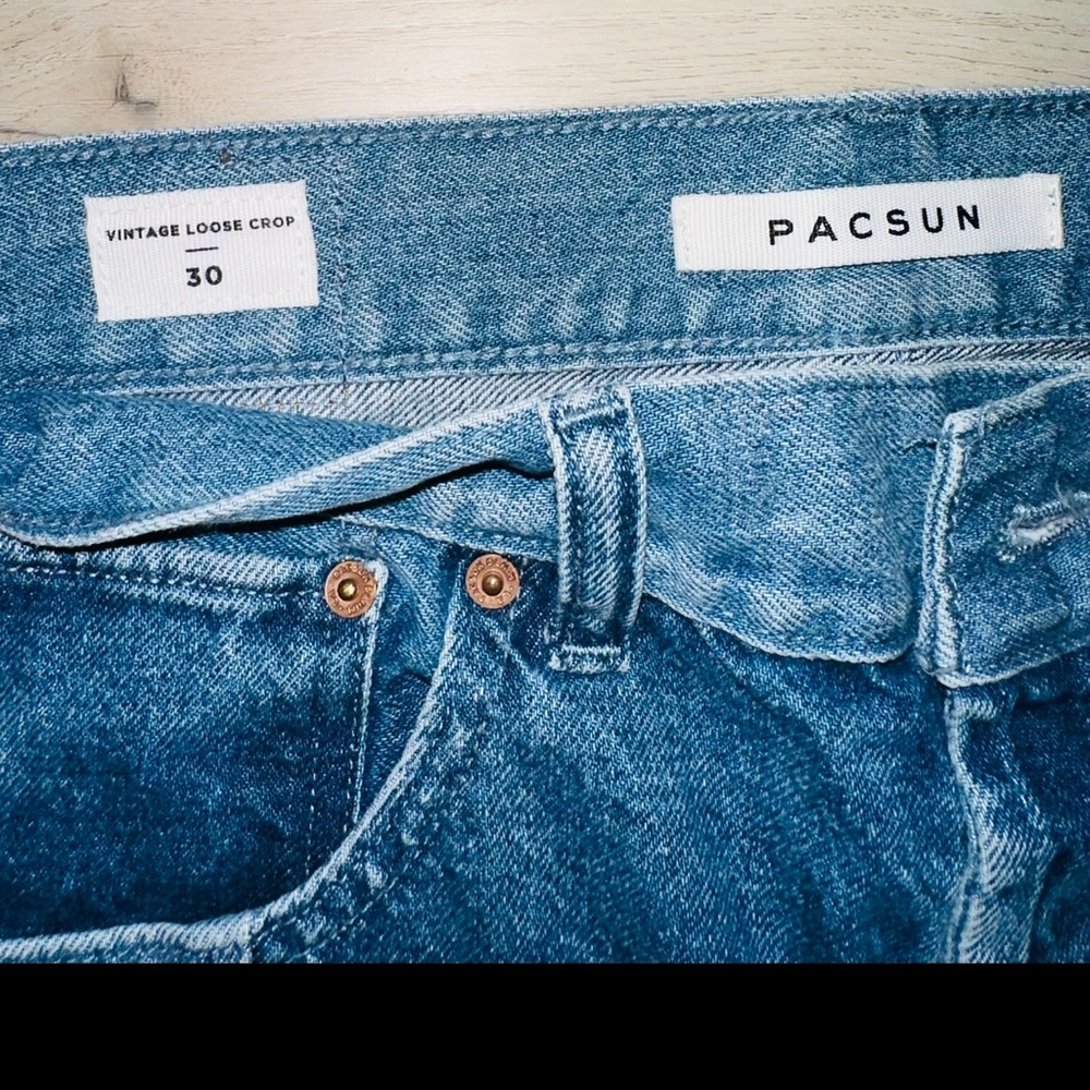 Women’s PACSUN jeans.